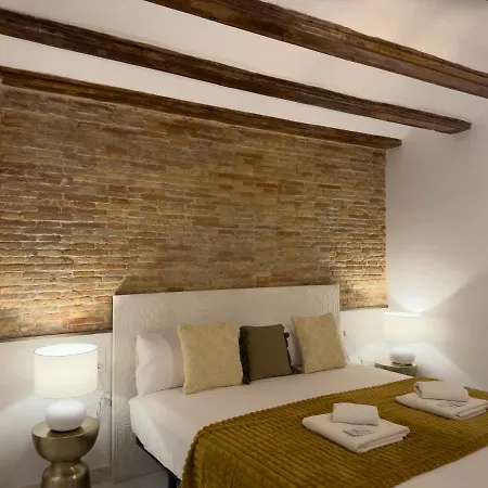 Market - Ciutat Vella, Exclusively For Families - Mid-term Apartment