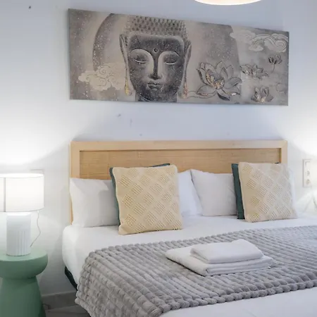Market - Ciutat Vella, Exclusively For Families - Mid-term Apartment