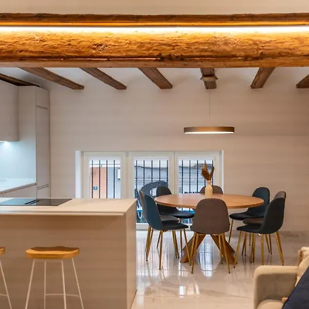 Market - Ciutat Vella, Exclusively For Families - Mid-term Apartment *