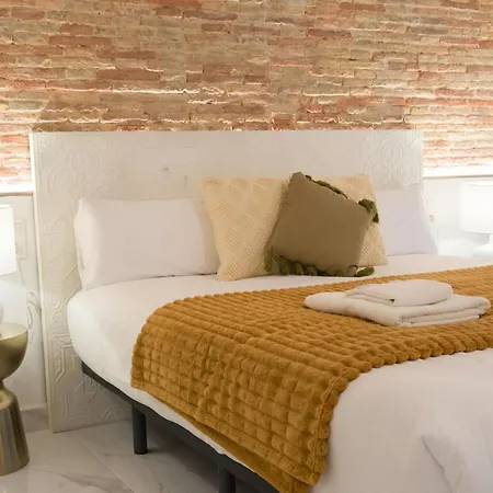 Market - Ciutat Vella, Exclusively For Families - Mid-term Apartment