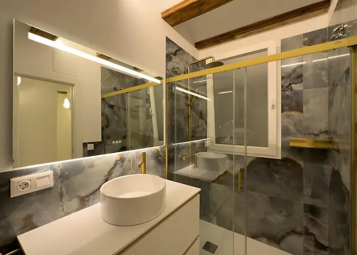 Apartment Market - Ciutat Vella, Exclusively For Families - Mid-term Valencia