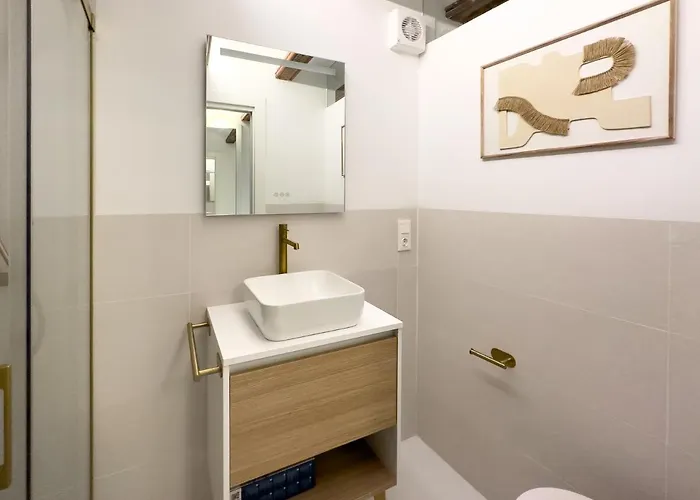 Apartment Market - Ciutat Vella, Exclusively For Families - Mid-term