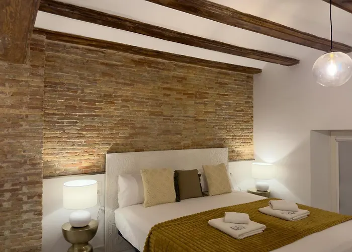Market - Ciutat Vella, Exclusively For Families - Mid-term Apartment