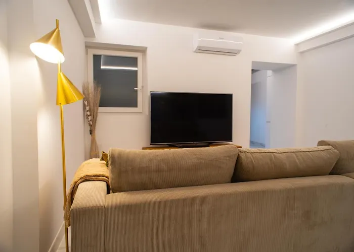 Apartment Market - Ciutat Vella, Exclusively For Families - Mid-term Valencia
