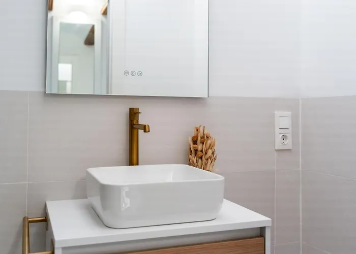 Apartment Market - Ciutat Vella, Exclusively For Families - Mid-term