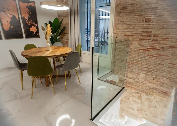 Apartment Market - Ciutat Vella, Exclusively For Families - Mid-term