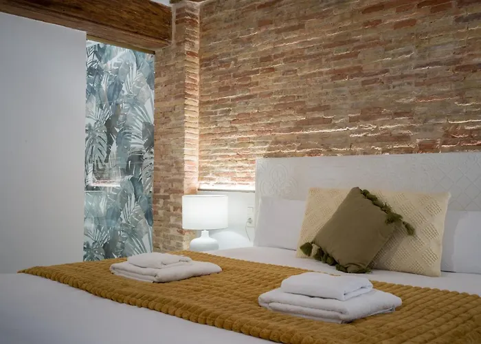 Apartment Market - Ciutat Vella, Exclusively For Families - Mid-term *