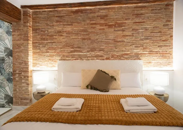 Apartment Market - Ciutat Vella, Exclusively For Families - Mid-term *